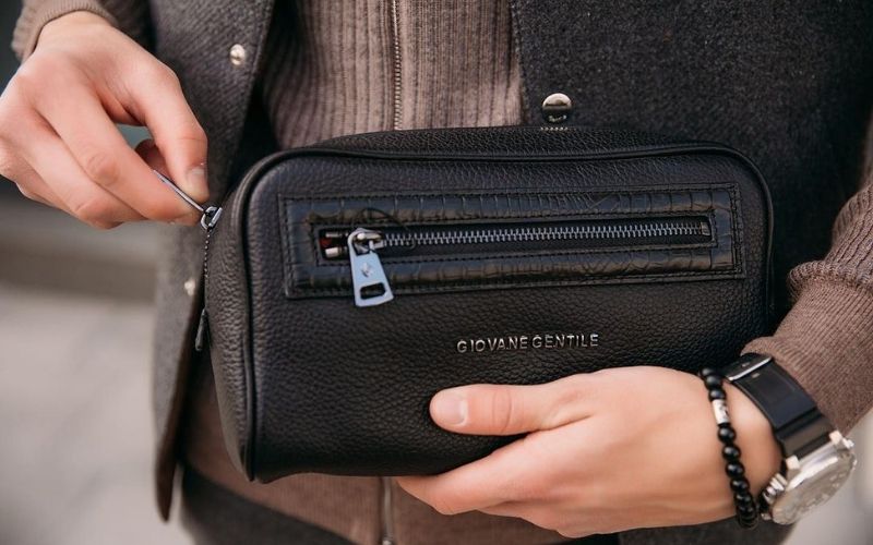 Blog yazısı Erkek Aksesuarlarının Önemi: Tarzınızı Tamamlayan Detaylariçin resim