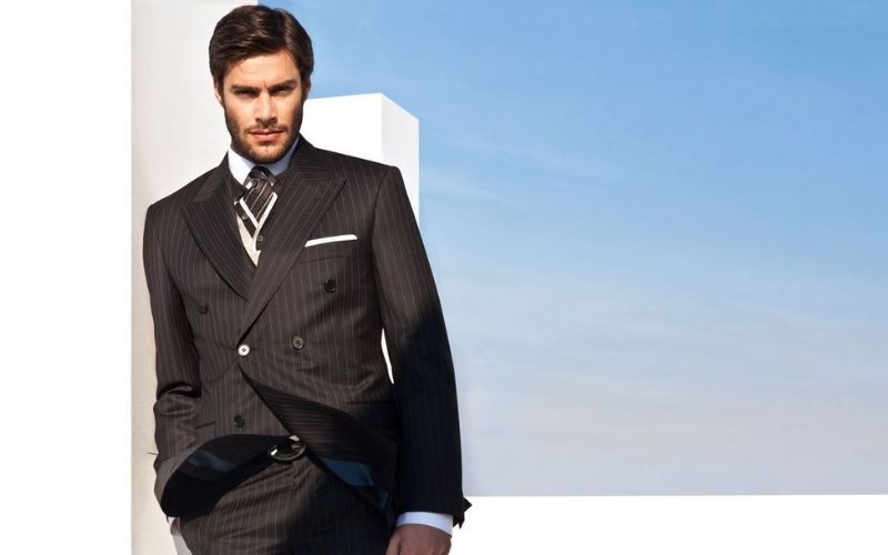 Blog yazısı Erkek Düğün Kombini: Şıklığın İnceliklerini Keşfediniçin resim