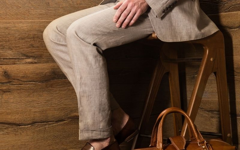 Blog yazısı Erkek Keten Pantolon Seçerken Dikkat Edilmesi Gerekenler ve Kombin Önerileriiçin resim